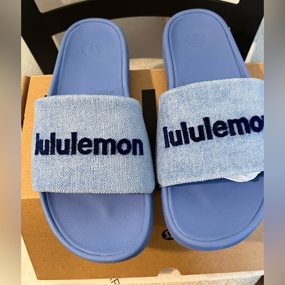 LULULEMON NIB AUTHENTIC WOMEN’S POOL PARTY/GALACTIC COBALT RESTFEEL TERRY SLIDE